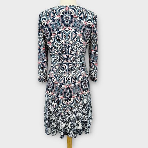 Eliza J Flounce Hem Shift Jersey Dress Size 12 Paisley Medallion Print V-Neck - Picture 13 of 16